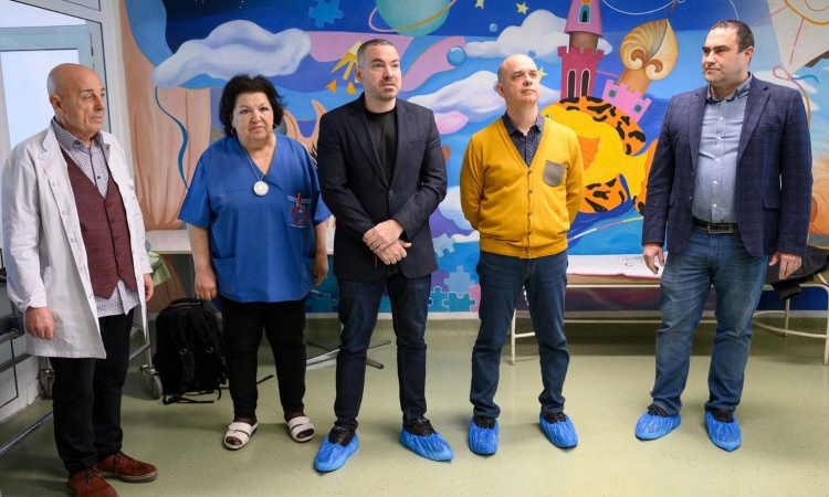 Детската хирургия в Пловдив вече ще лекува с иновативна апаратура за минимално инвазивни операции