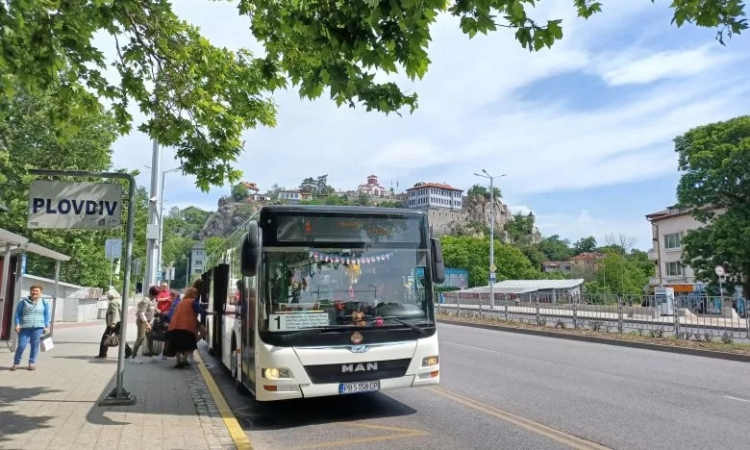Започва тестово настройване на електронните табла по спирките в Пловдив