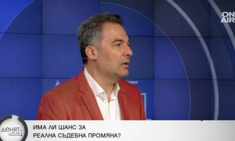 Емилия Русинова следва да бъде временно отстранена, смята адв. Емил Георгиев